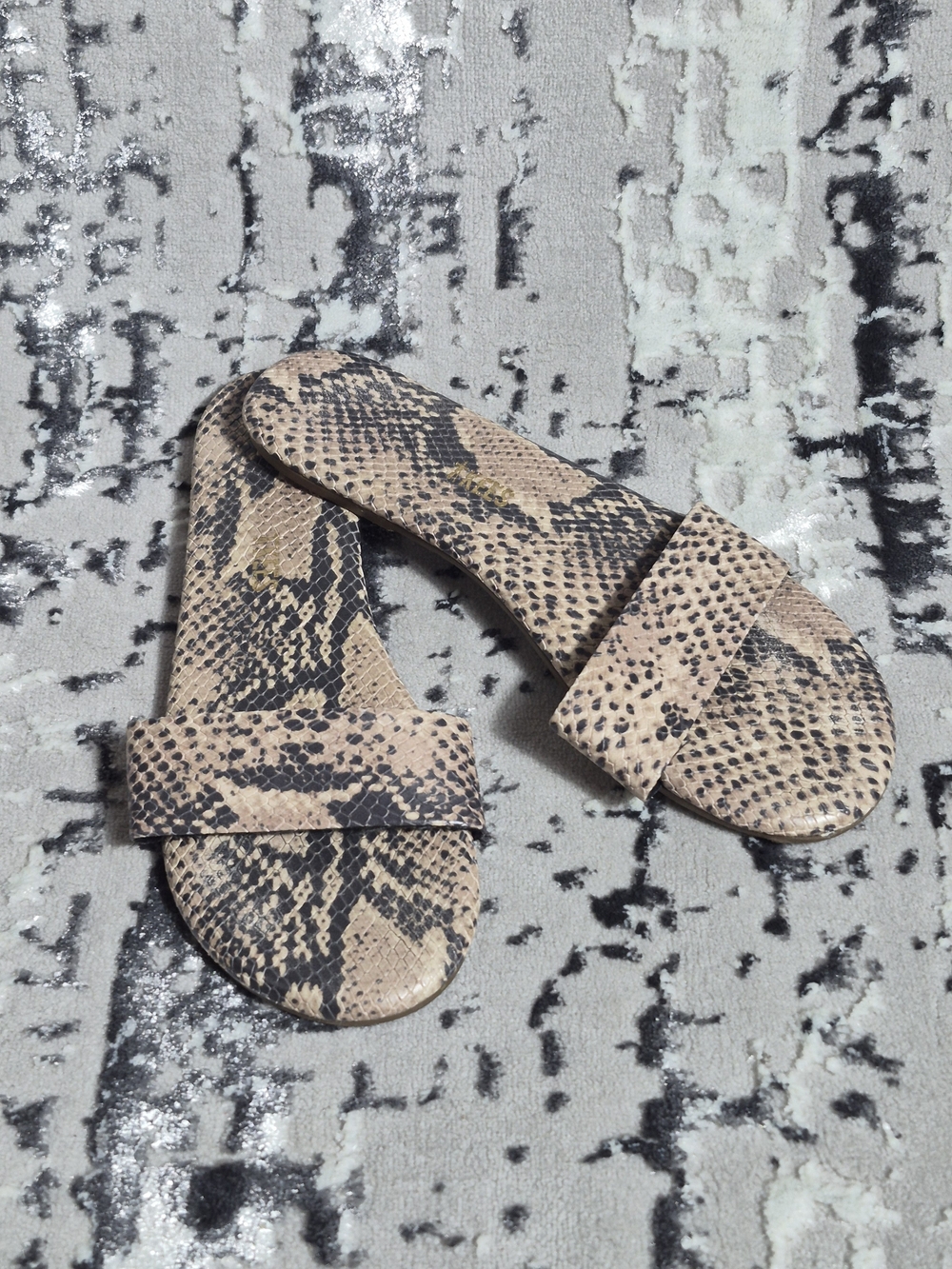T Kees Gemma vegan leather flip flops made in Brazil sz 8